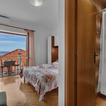 Apartment And Rooms Mila Makarska Esterno foto