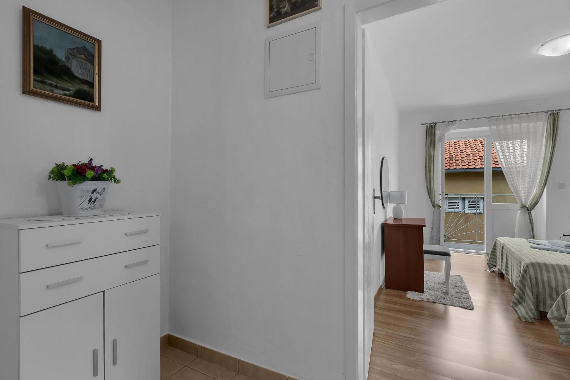 Apartment And Rooms Mila Makarska Esterno foto
