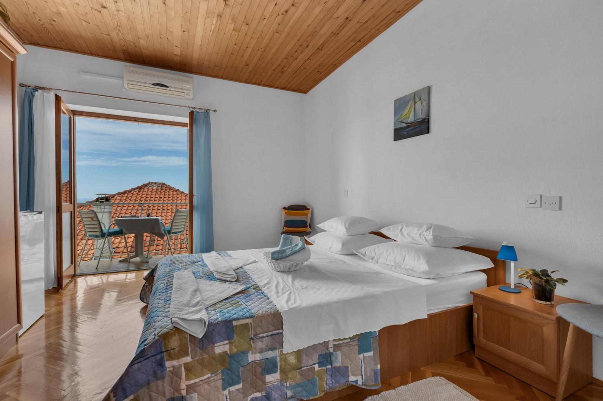 Apartment And Rooms Mila Makarska Esterno foto