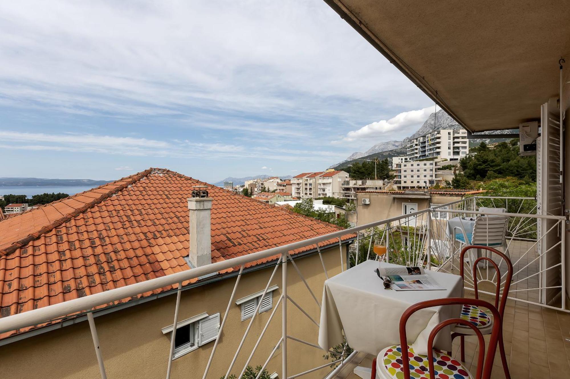 Apartment And Rooms Mila Makarska Esterno foto