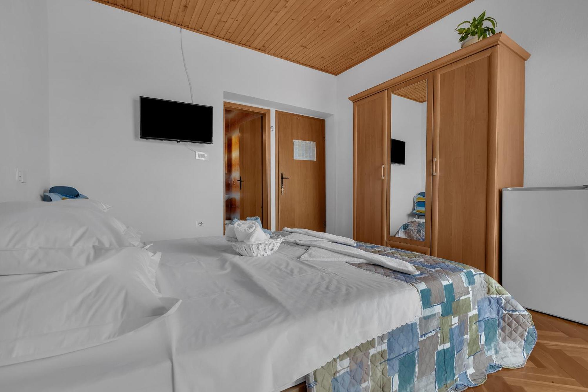 Apartment And Rooms Mila Makarska Esterno foto