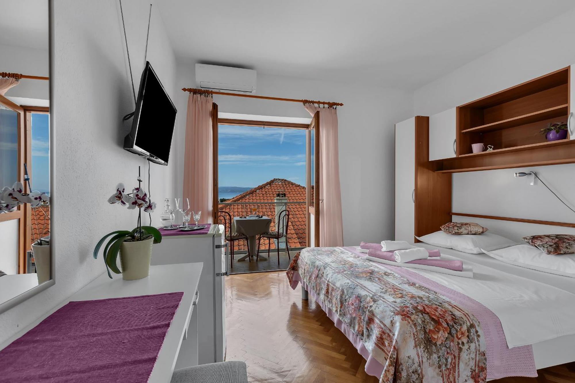 Apartment And Rooms Mila Makarska Esterno foto