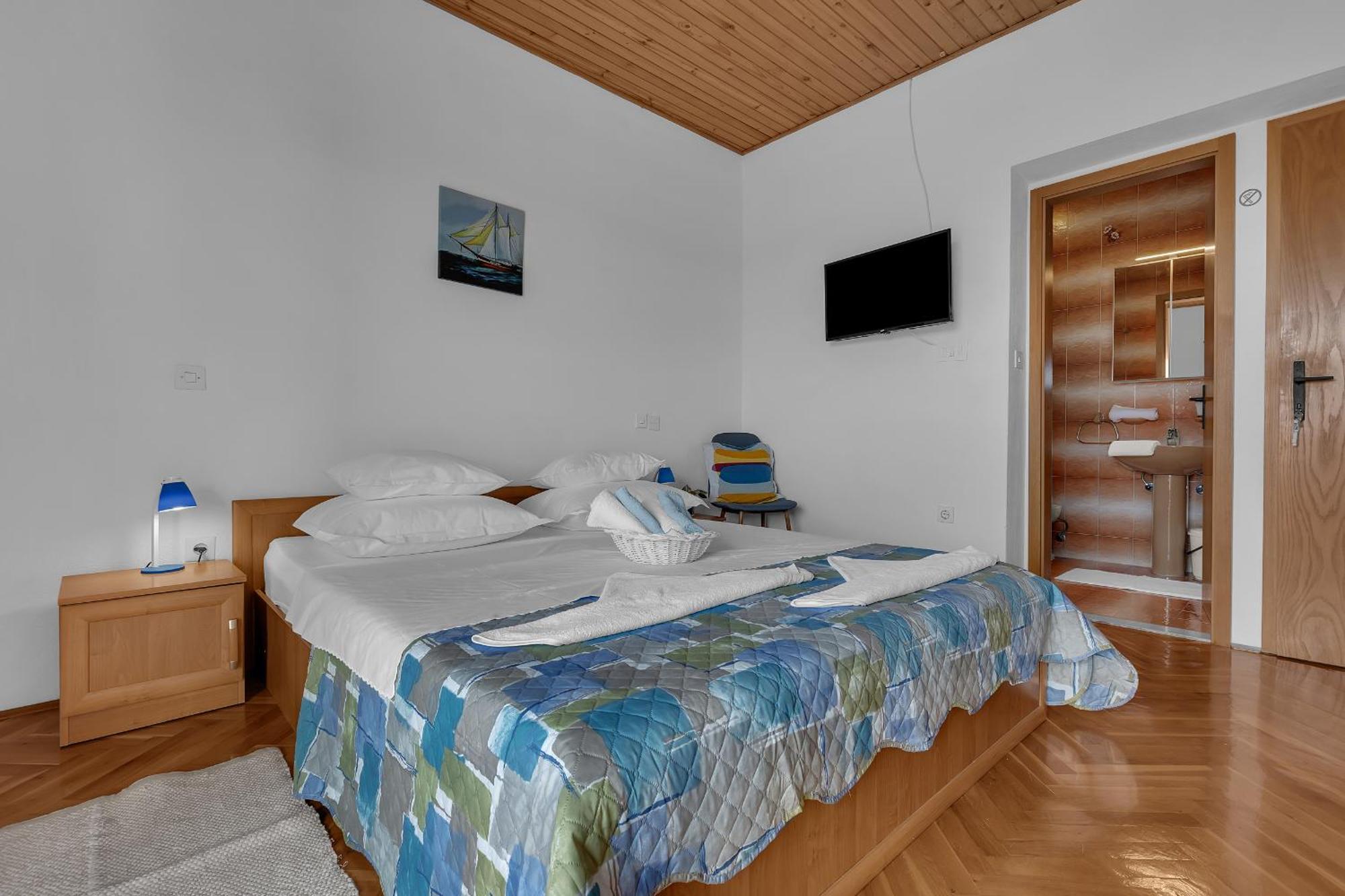 Apartment And Rooms Mila Makarska Esterno foto