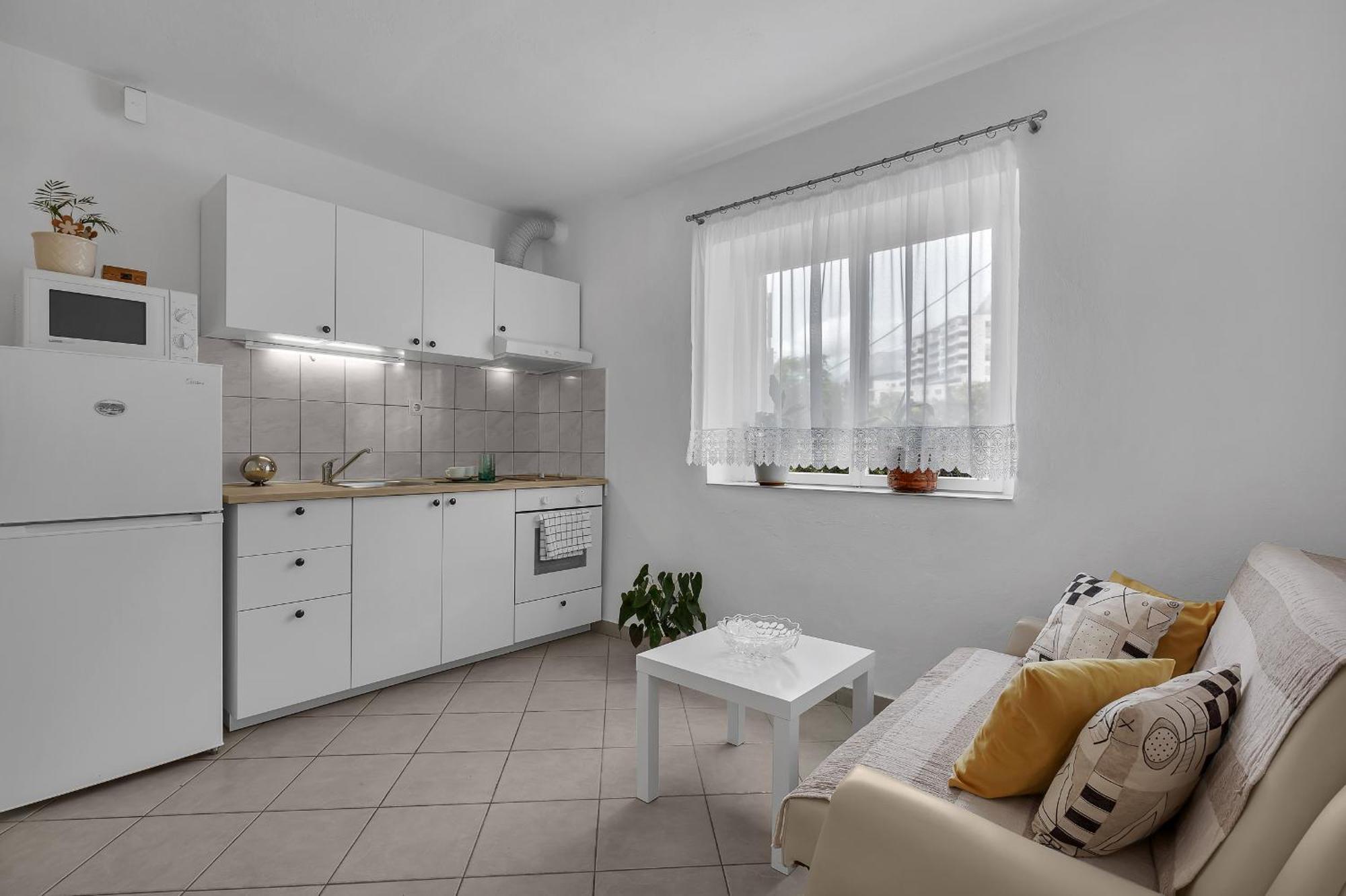 Apartment And Rooms Mila Makarska Esterno foto