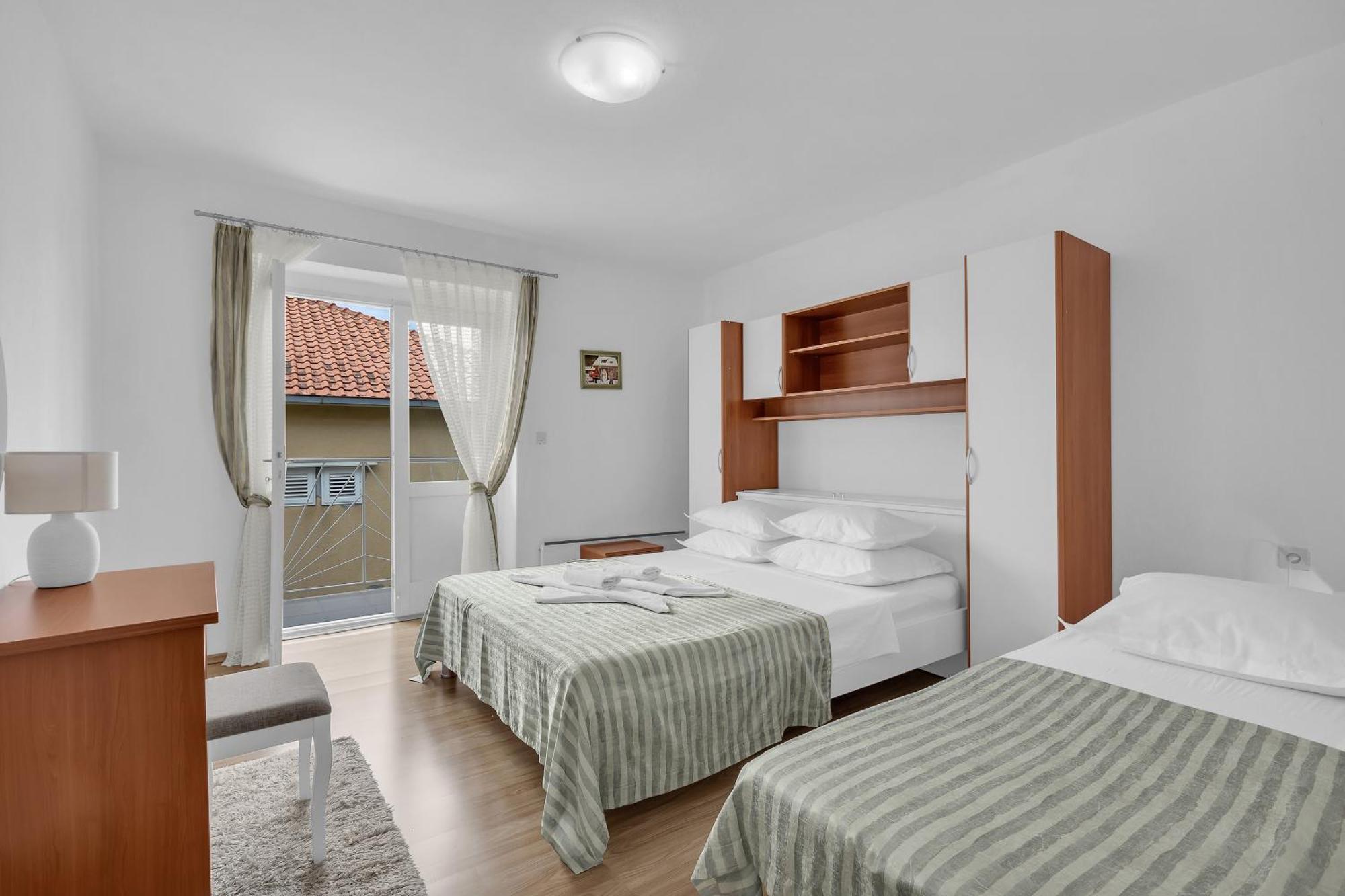 Apartment And Rooms Mila Makarska Esterno foto