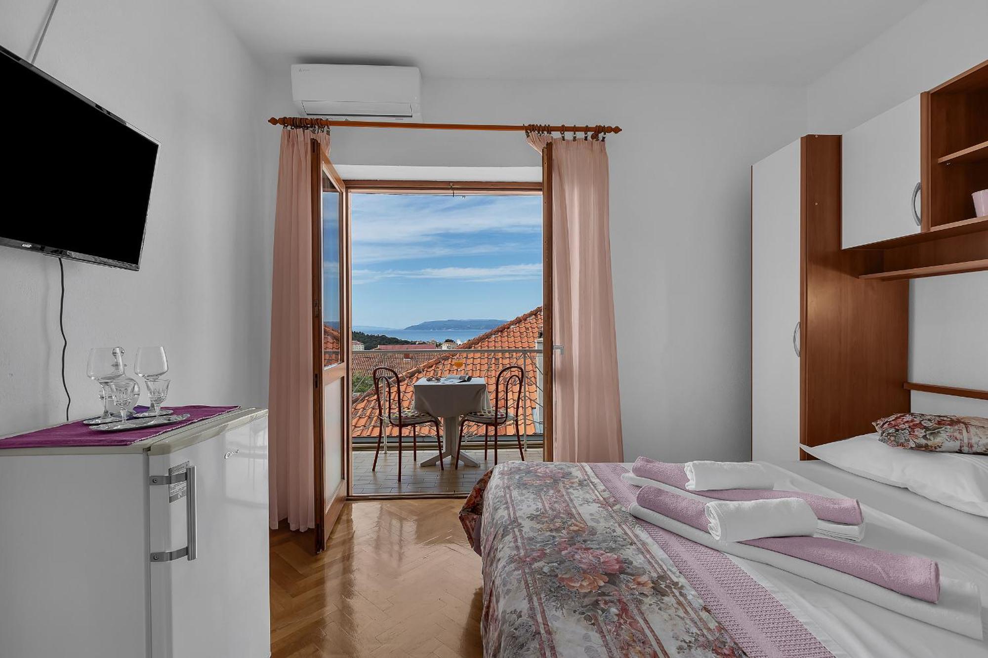 Apartment And Rooms Mila Makarska Esterno foto