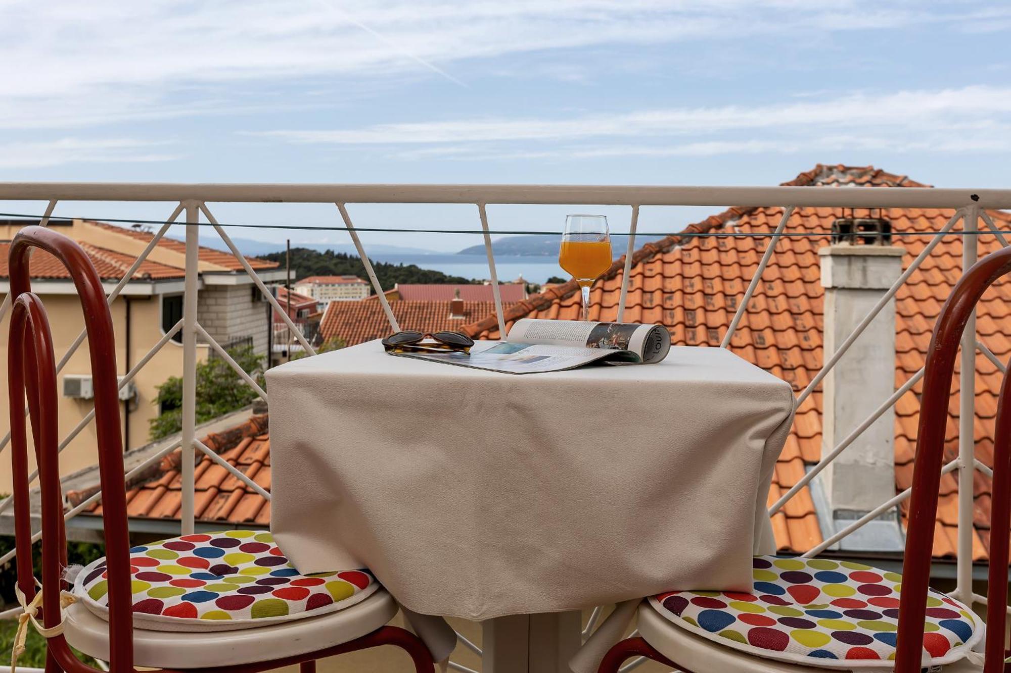 Apartment And Rooms Mila Makarska Esterno foto