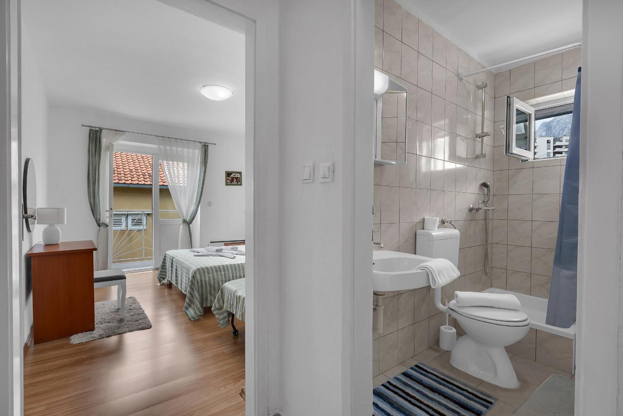 Apartment And Rooms Mila Makarska Esterno foto