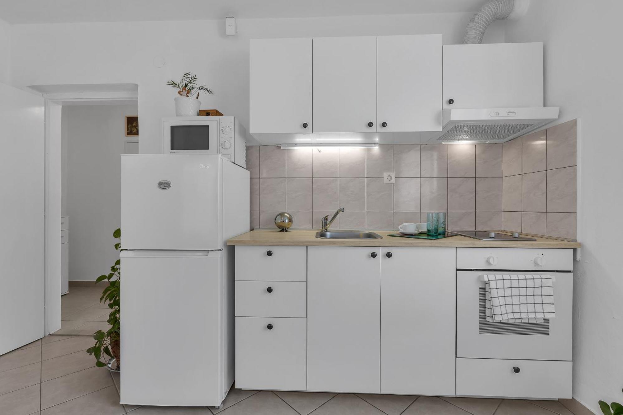 Apartment And Rooms Mila Makarska Esterno foto