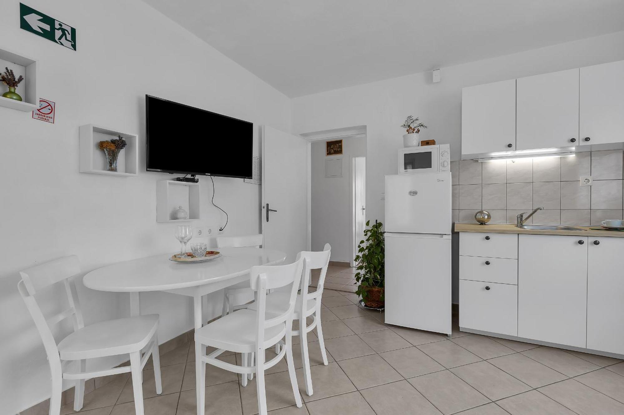 Apartment And Rooms Mila Makarska Esterno foto