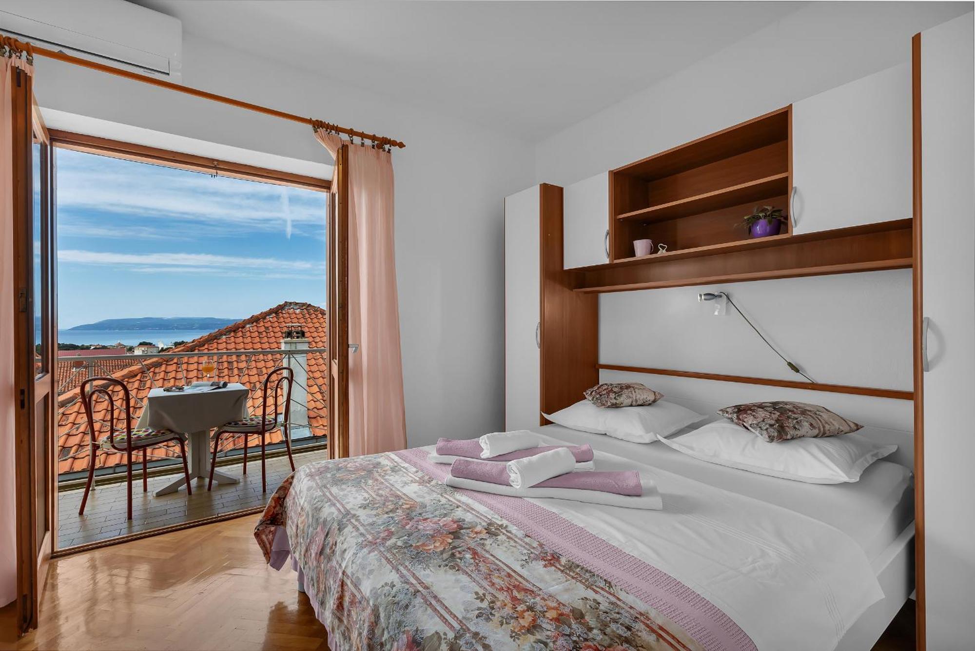 Apartment And Rooms Mila Makarska Esterno foto