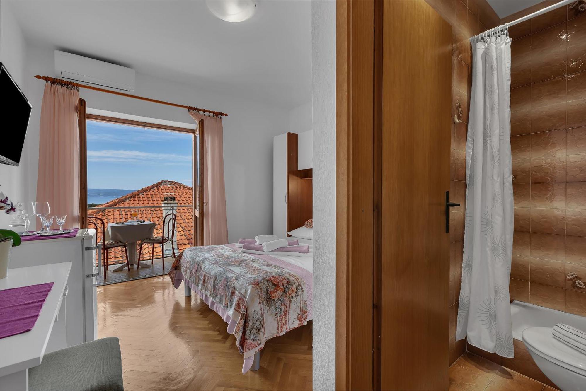 Apartment And Rooms Mila Makarska Esterno foto