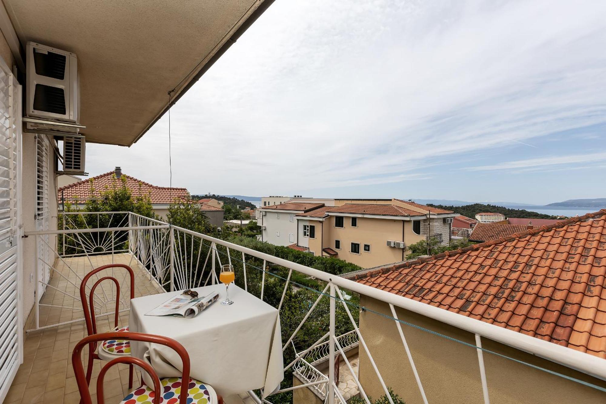Apartment And Rooms Mila Makarska Esterno foto